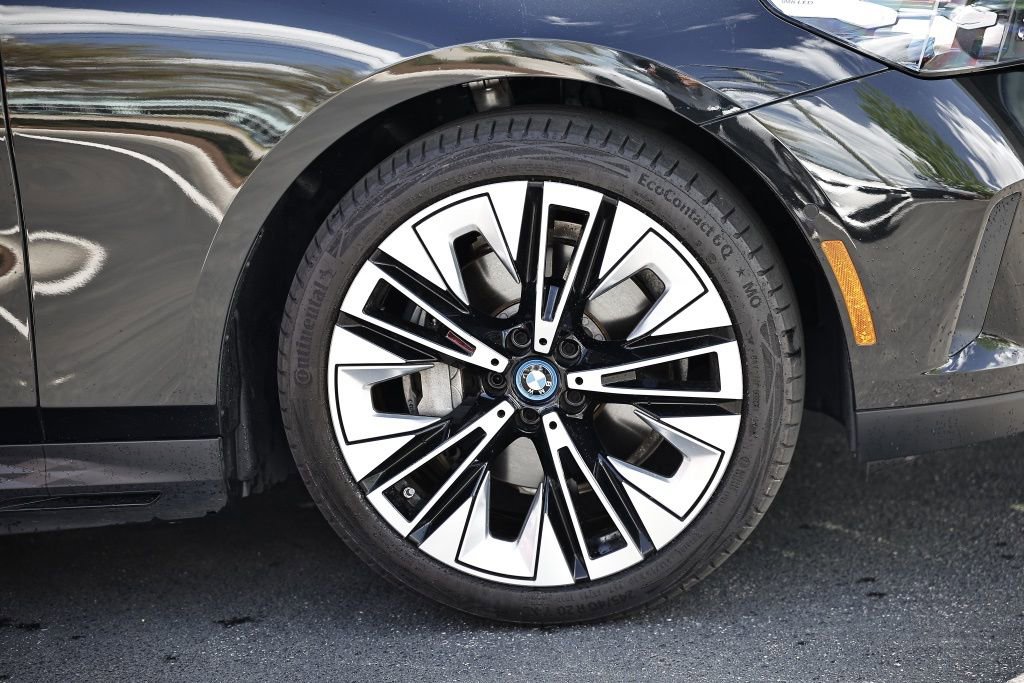 Certified 2025 BMW i5 xDrive40 w/ Premium Package image 5