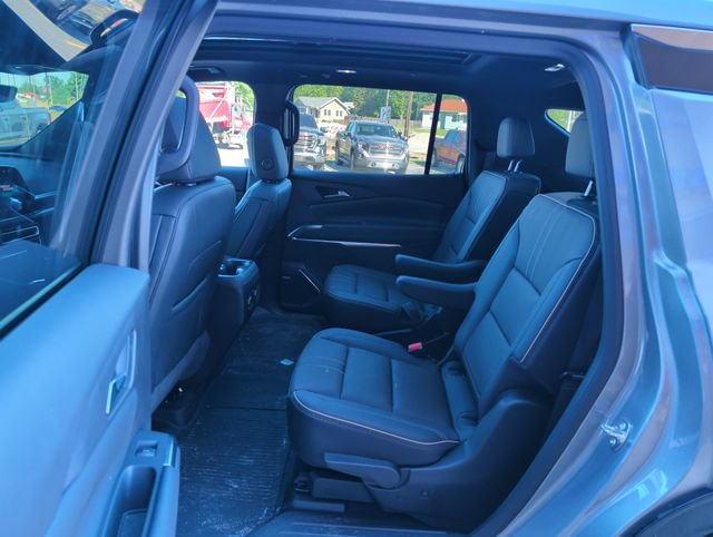 Used 2025 Chevrolet Traverse High Country w/ LPO, Floor Liner Package AWD/4WD image 23