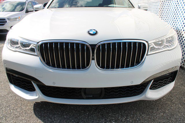Used 2019 BMW 750i M SPORT DRIVER ASSIST+ w/ M Sport Package image 7