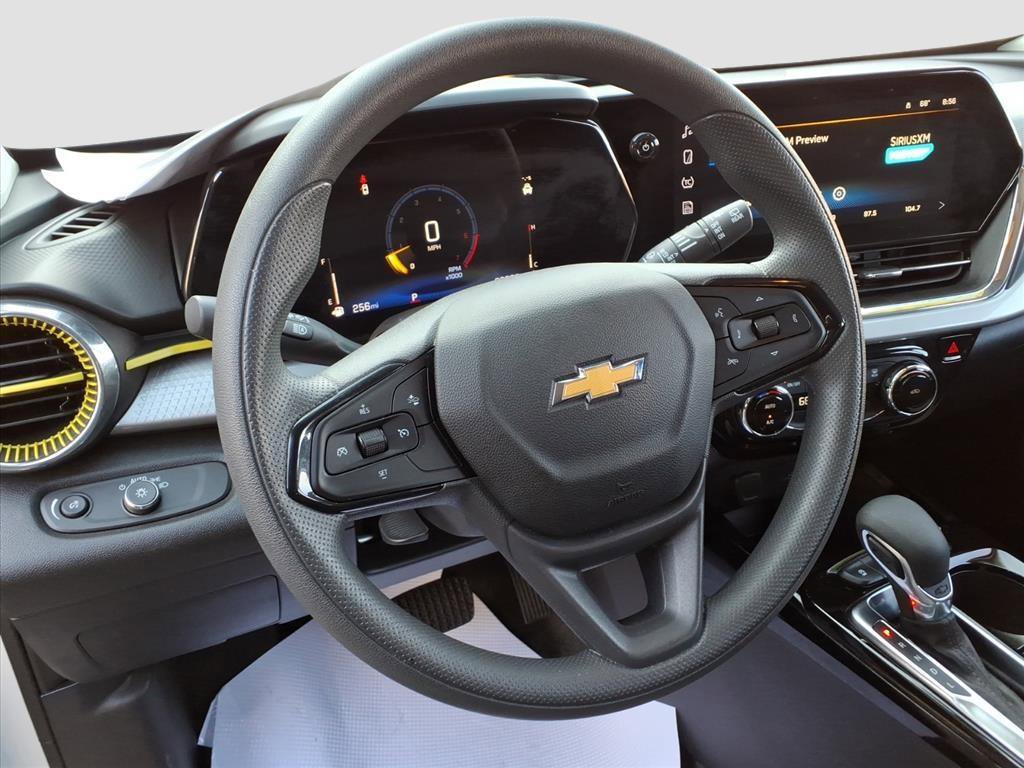 Certified 2025 Chevrolet Trax LT image 13