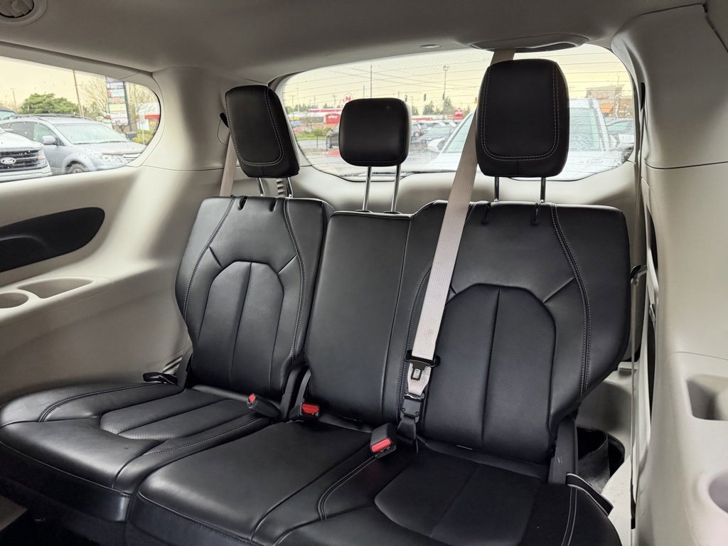 Used 2024 Chrysler Pacifica Touring-L image 31