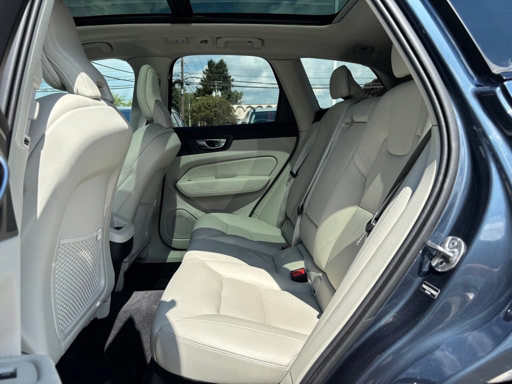 Certified 2025 Volvo XC60 B5 Core w/ Protection Package Premier AWD/4WD image 18