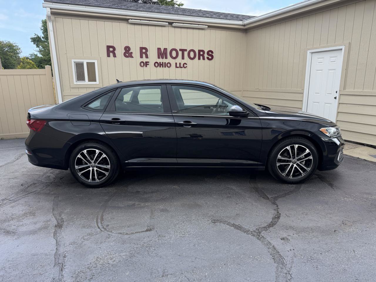 Used 2023 Volkswagen Jetta Sport FWD image 2