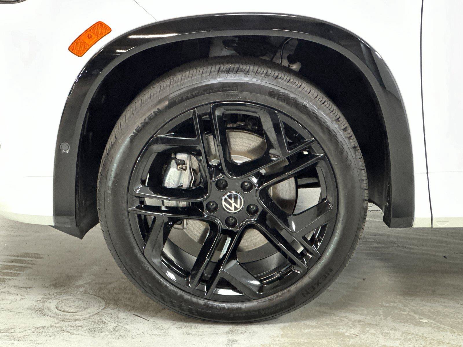 New 2026 Volkswagen Tiguan SE R-Line AWD/4WD image 24