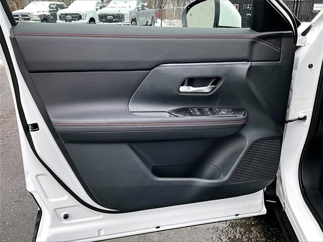 Used 2025 Nissan Kicks SR image 19