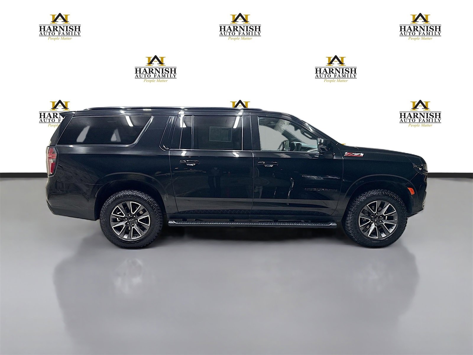 Used 2023 Chevrolet Suburban Z71 w/ Luxury Package image 4