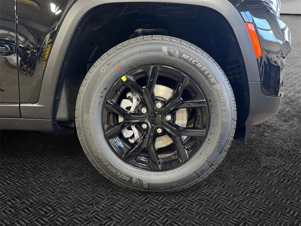 New 2025 Jeep Grand Cherokee Altitude image 11