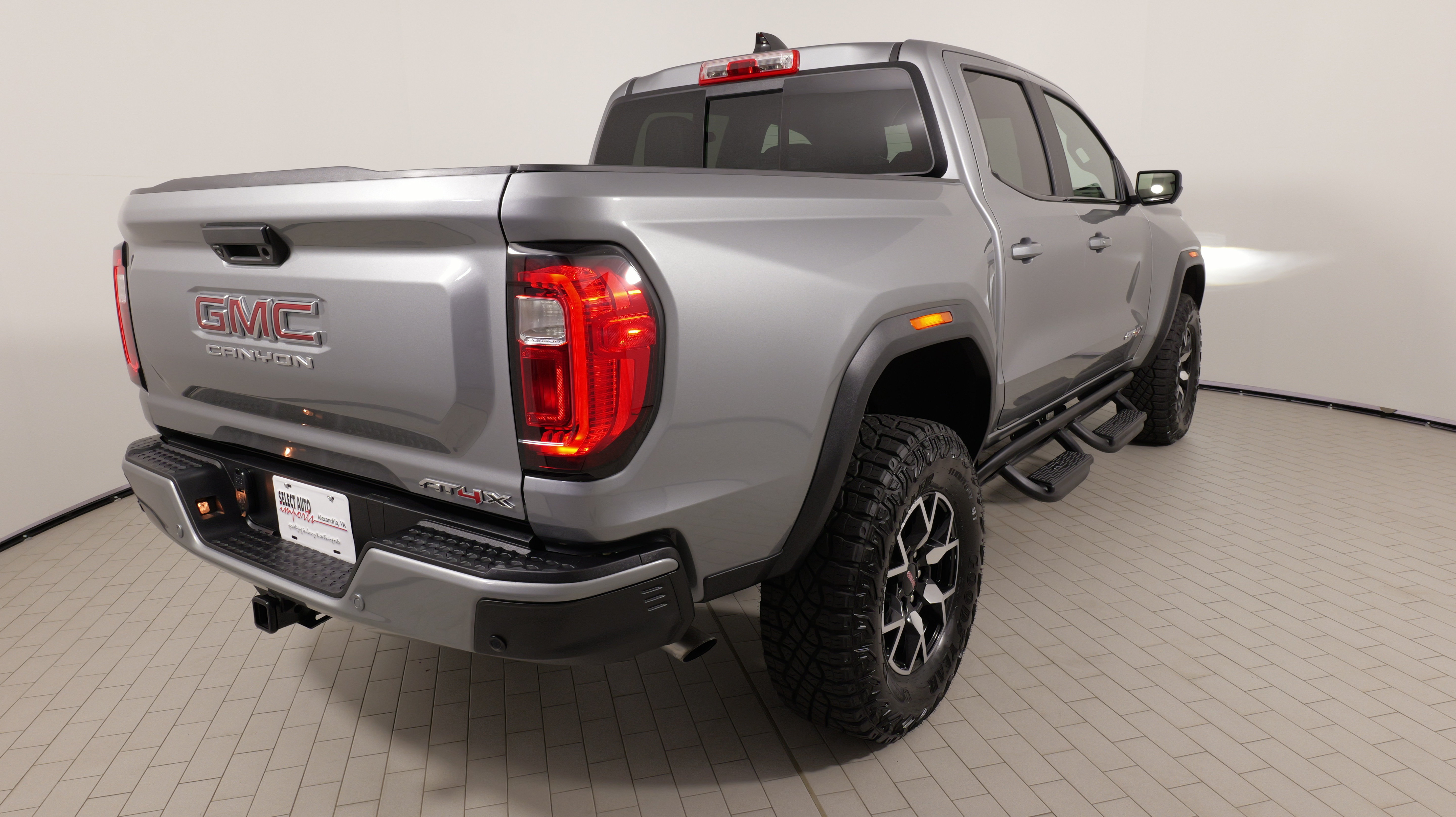 Used 2024 GMC Canyon AT4X AWD/4WD image 14