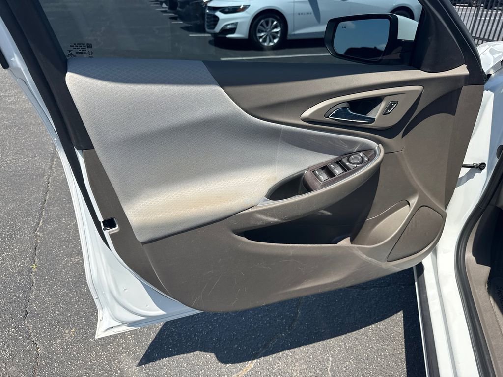 Used 2022 Chevrolet Malibu LT FWD image 11