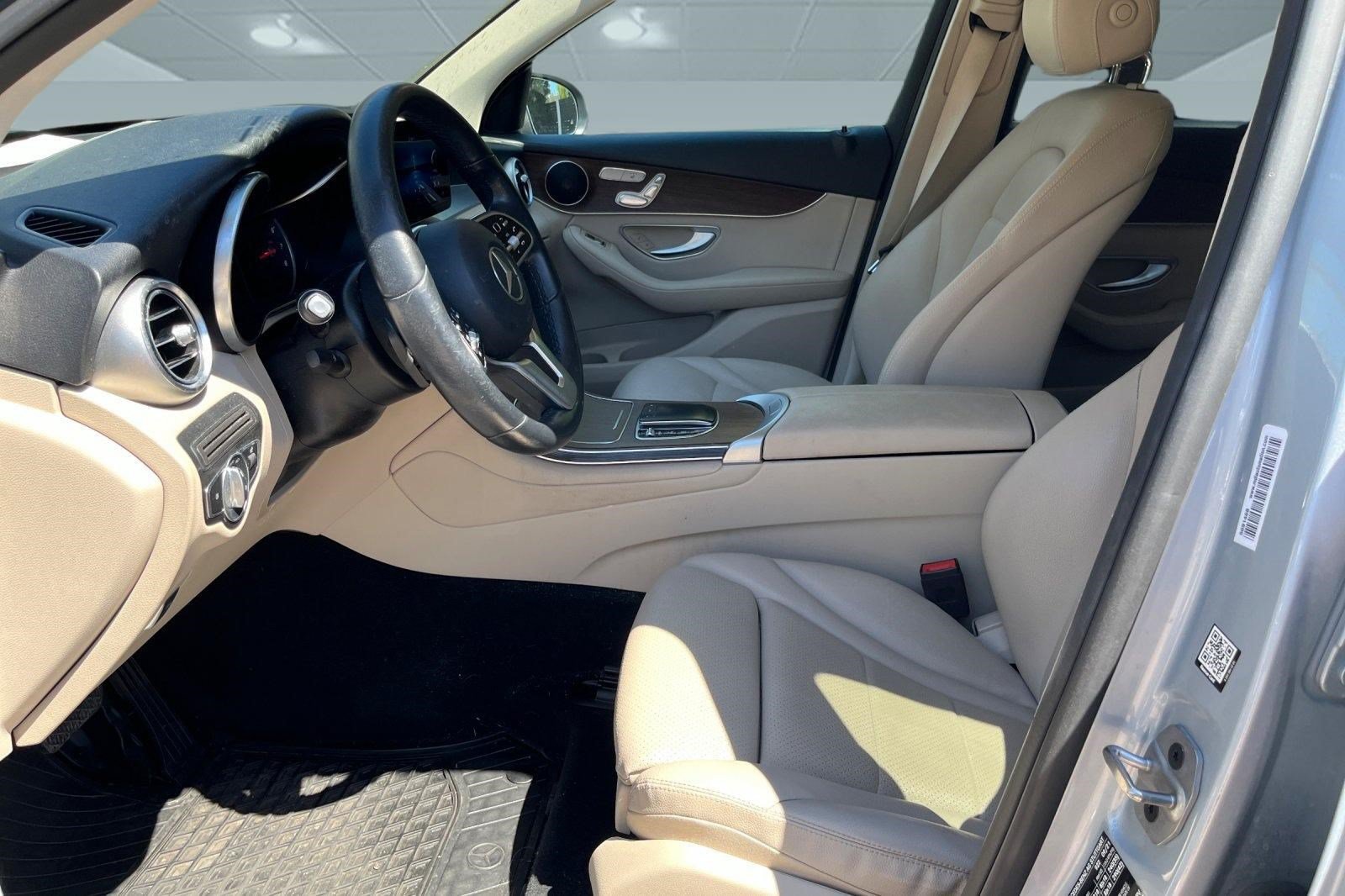 Used 2021 Mercedes-Benz GLC 300 image 3