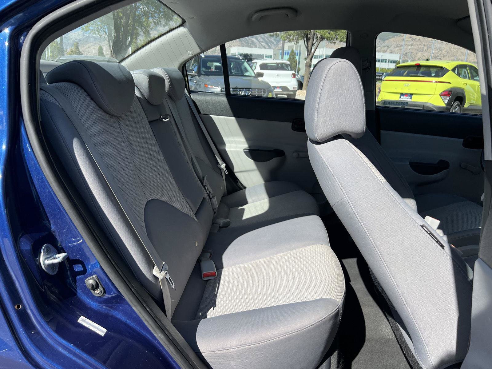 Used 2010 Hyundai Accent GLS FWD image 20