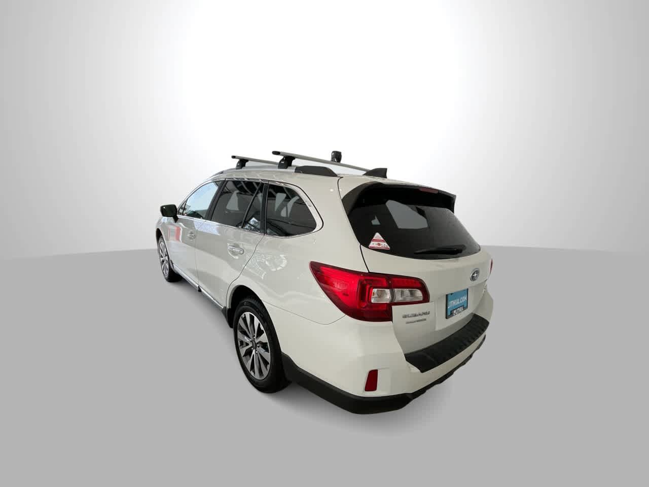 Used 2017 Subaru Outback 3.6R Touring AWD/4WD image 6