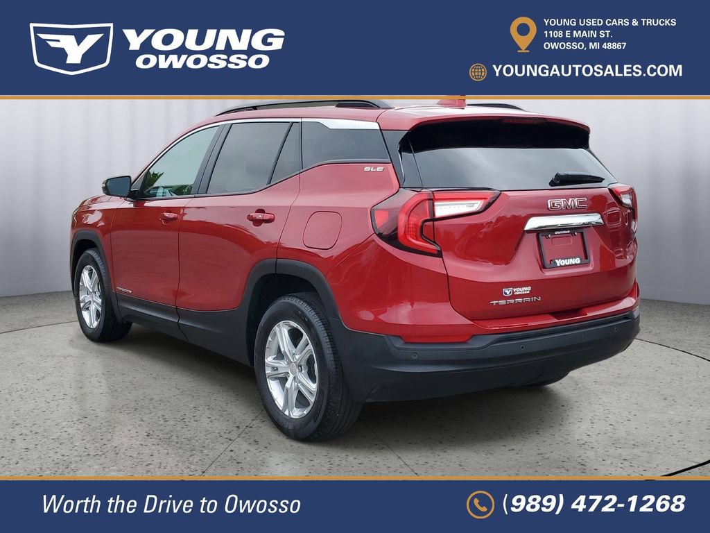 Used 2024 GMC Terrain SLE w/ Driver Convenience Package FWD image 4