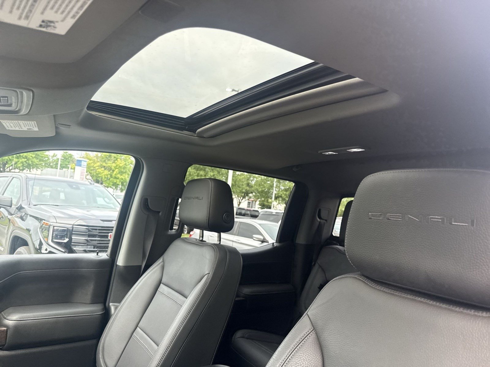 Used 2022 GMC Sierra 1500 Denali w/ Denali Premium Package AWD/4WD image 29
