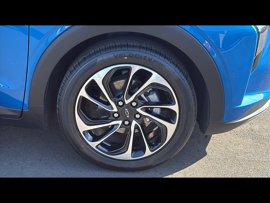 Used 2023 Chevrolet Bolt EUV Premier w/ Sun & Sound Package FWD image 6