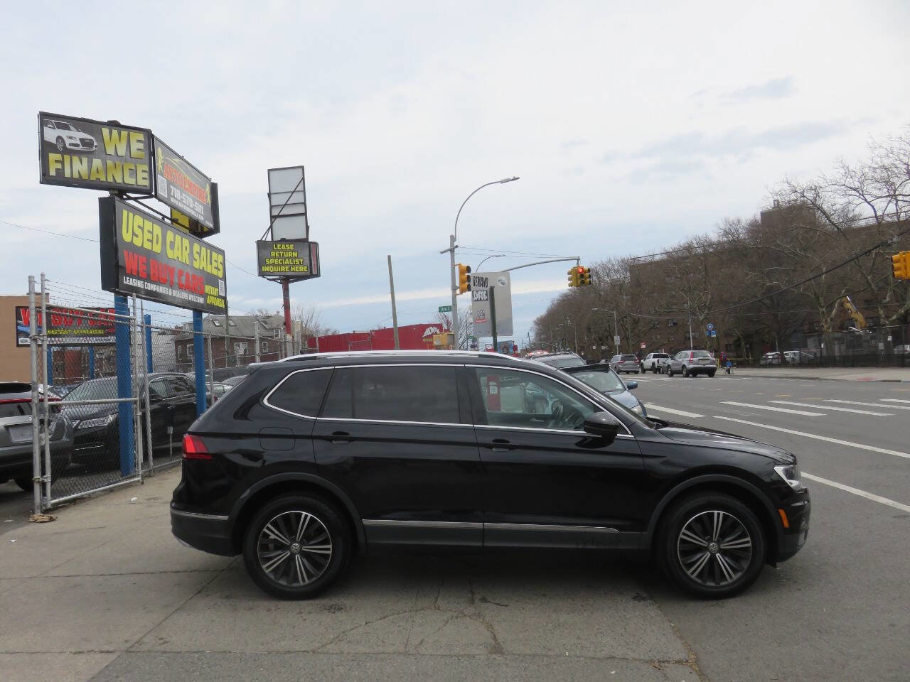 Used 2018 Volkswagen Tiguan SEL image 9