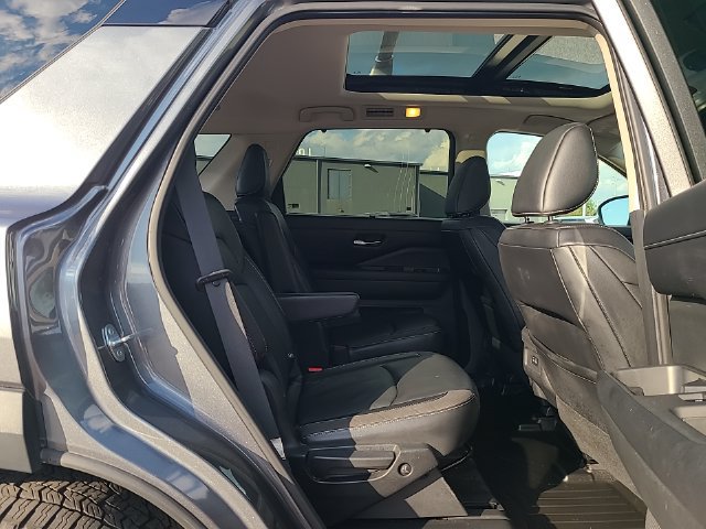 Used 2022 Nissan Pathfinder SL w/ SL Premium Package AWD/4WD image 31