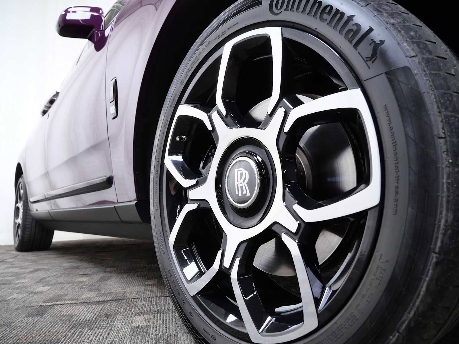 Used 2022 Rolls-Royce Cullinan Black Badge w/ Dark Exterior Package image 11