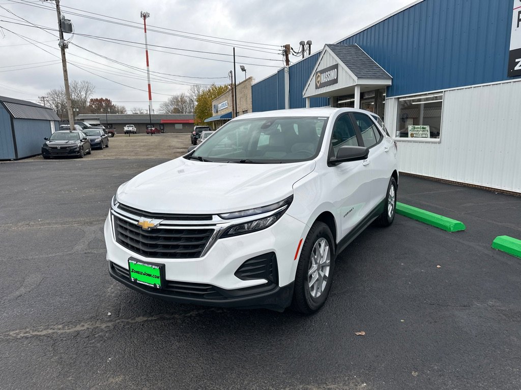 Used 2023 Chevrolet Equinox LS image 3