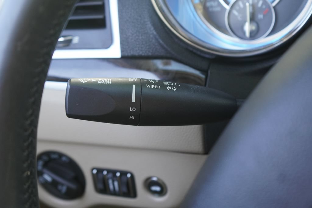 Used 2013 Chrysler 300 AWD w/ Driver Convenience Group image 16