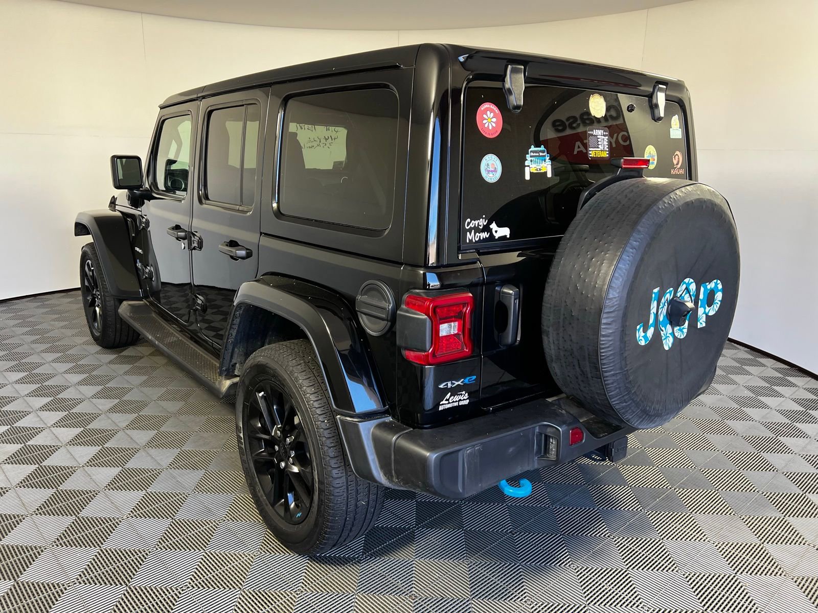 Used 2022 Jeep Wrangler Unlimited Sahara w/ Cold Weather Group image 7