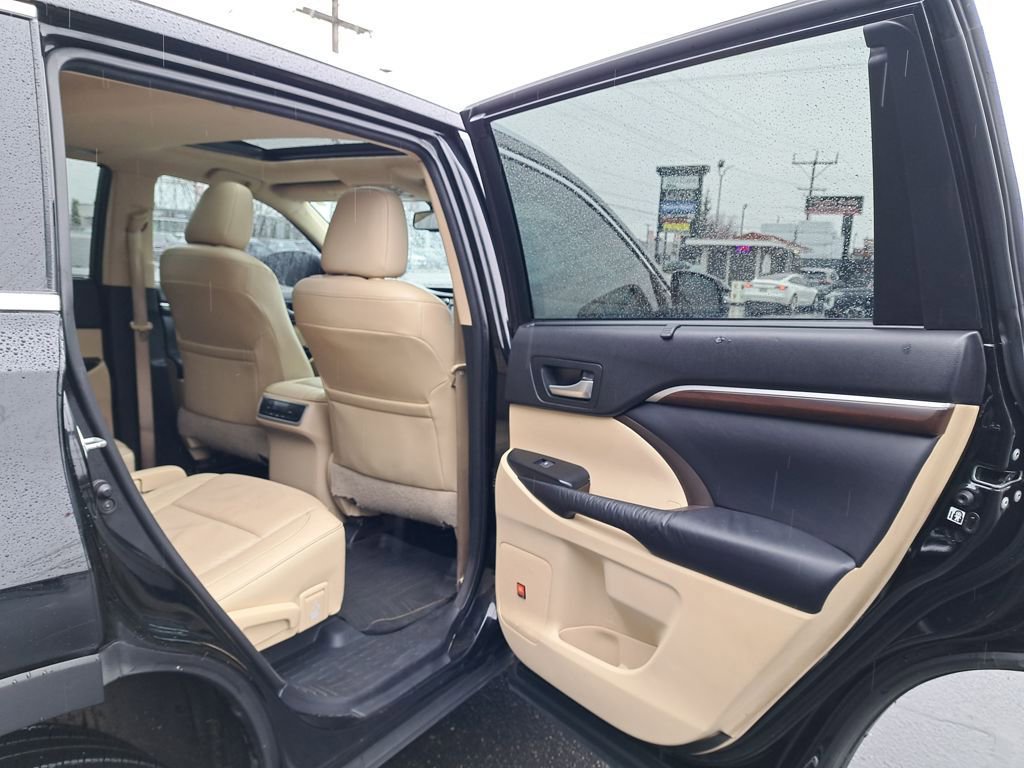 Used 2016 Toyota Highlander Limited AWD/4WD image 14