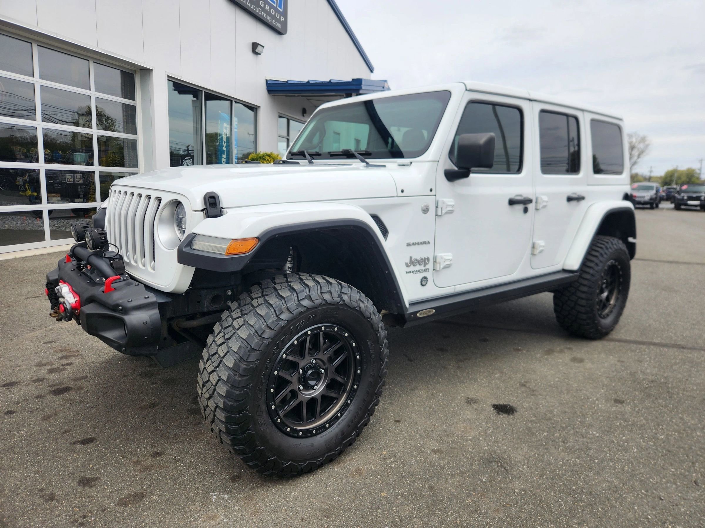 Used 2018 Jeep Wrangler Unlimited Sahara w/ Dual Top Group AWD/4WD image 5