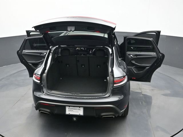 Certified 2025 Porsche Macan image 28