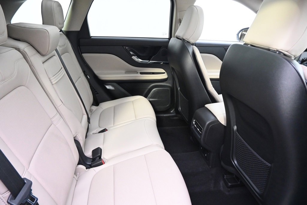 New 2025 Lincoln Corsair Reserve w/ Towing Package image 16