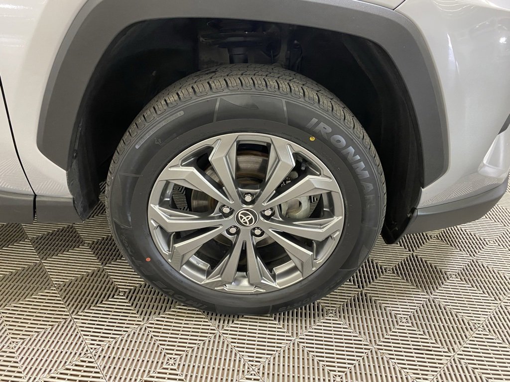 Used 2022 Toyota RAV4 XLE Premium image 2