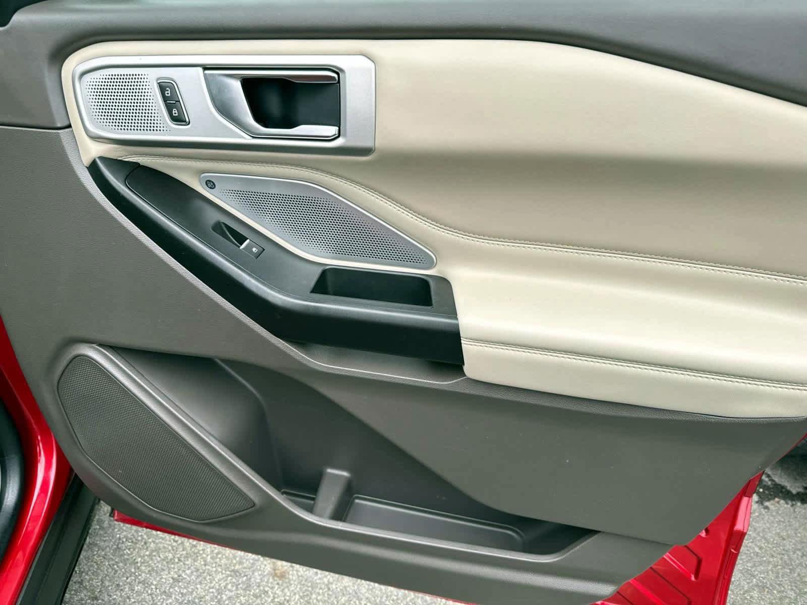 Used 2020 Ford Explorer Platinum w/ Premium Technology Package image 8