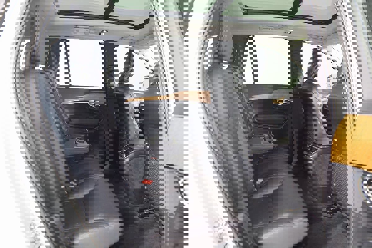 Used 2022 Volvo XC90 T6 Momentum w/ Climate Package image 14