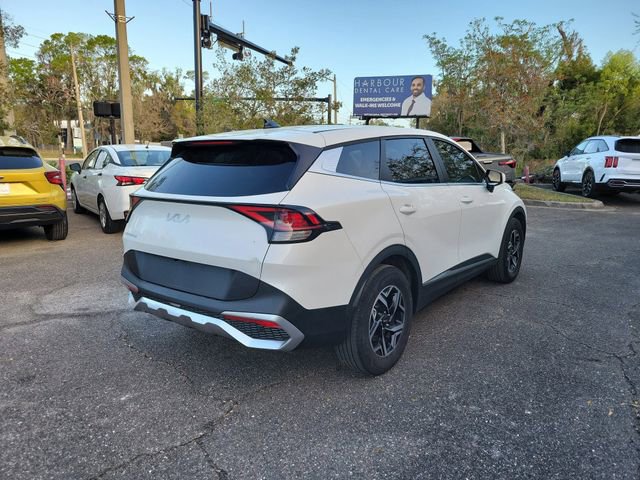 Used 2025 Kia Sportage LX image 2