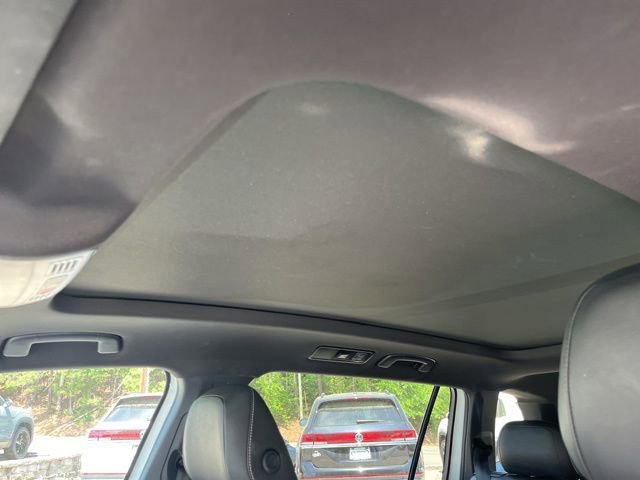 Used 2024 Volkswagen Tiguan SE R-Line image 11