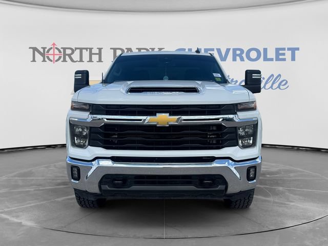 Used 2024 Chevrolet Silverado 2500 LT AWD/4WD image 2