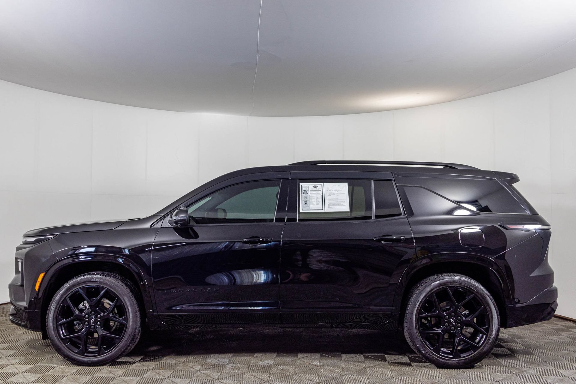 Used 2024 Chevrolet Traverse RS FWD image 27