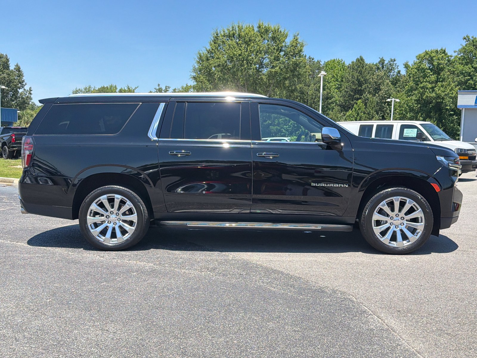 Used 2024 Chevrolet Suburban Premier w/ Premium Package RWD image 13