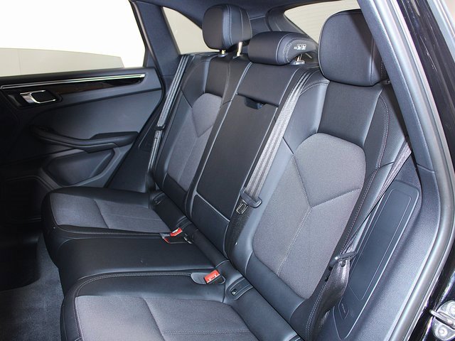 Used 2023 Porsche Macan image 21