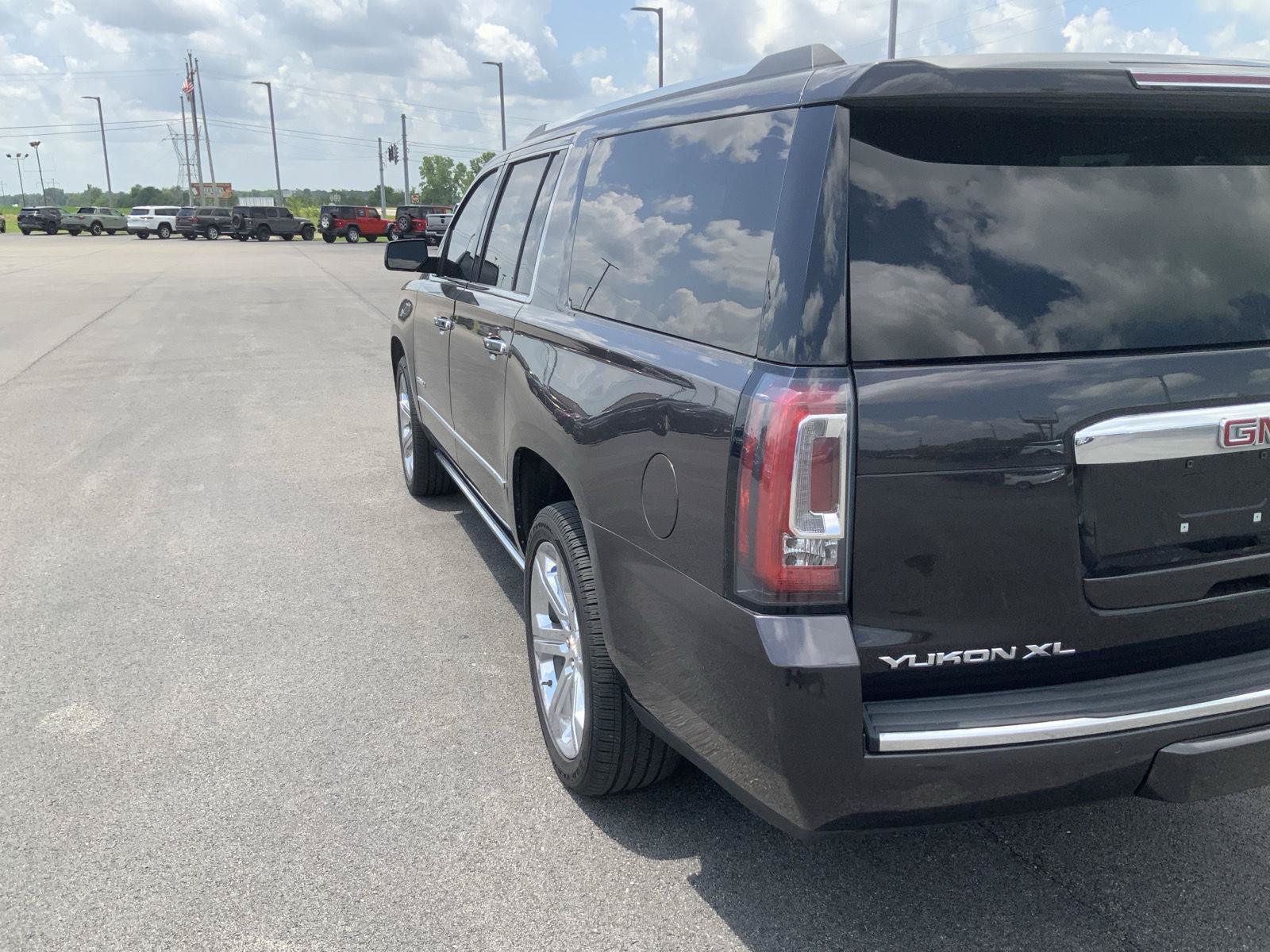 Used 2018 GMC Yukon XL Denali w/ Denali Ultimate Package AWD/4WD image 18