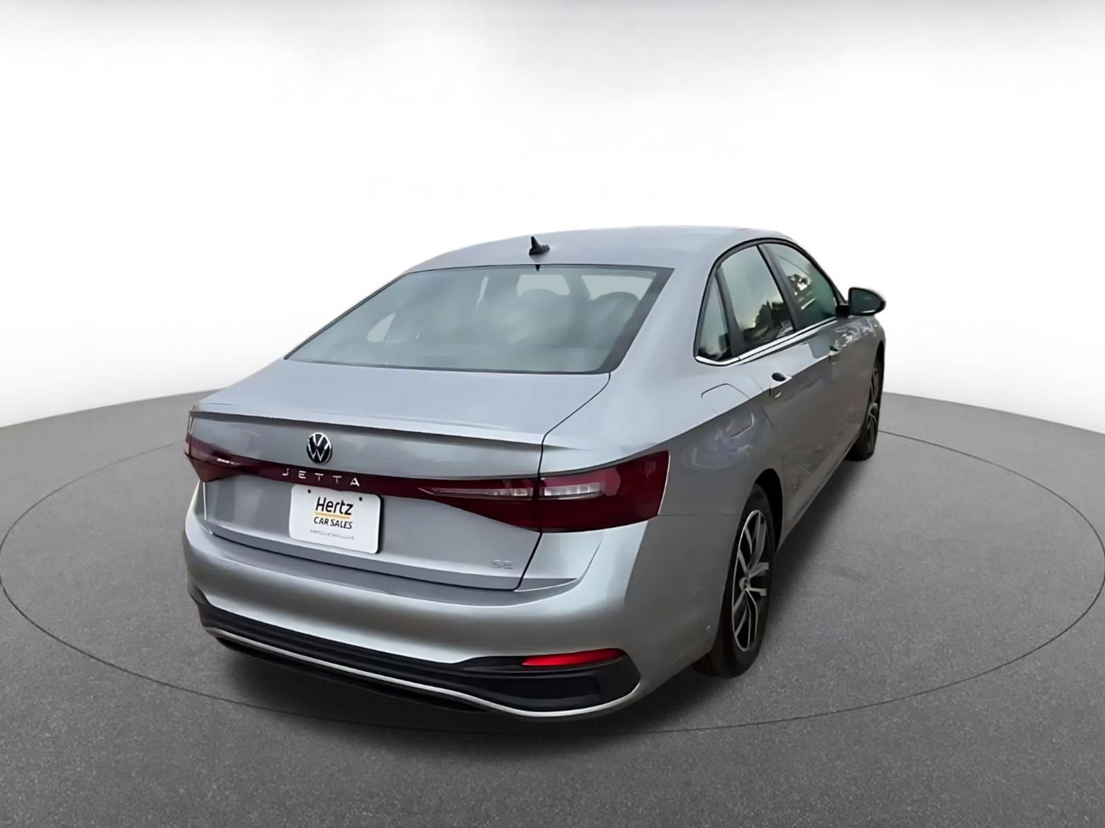 Used 2025 Volkswagen Jetta SE image 14