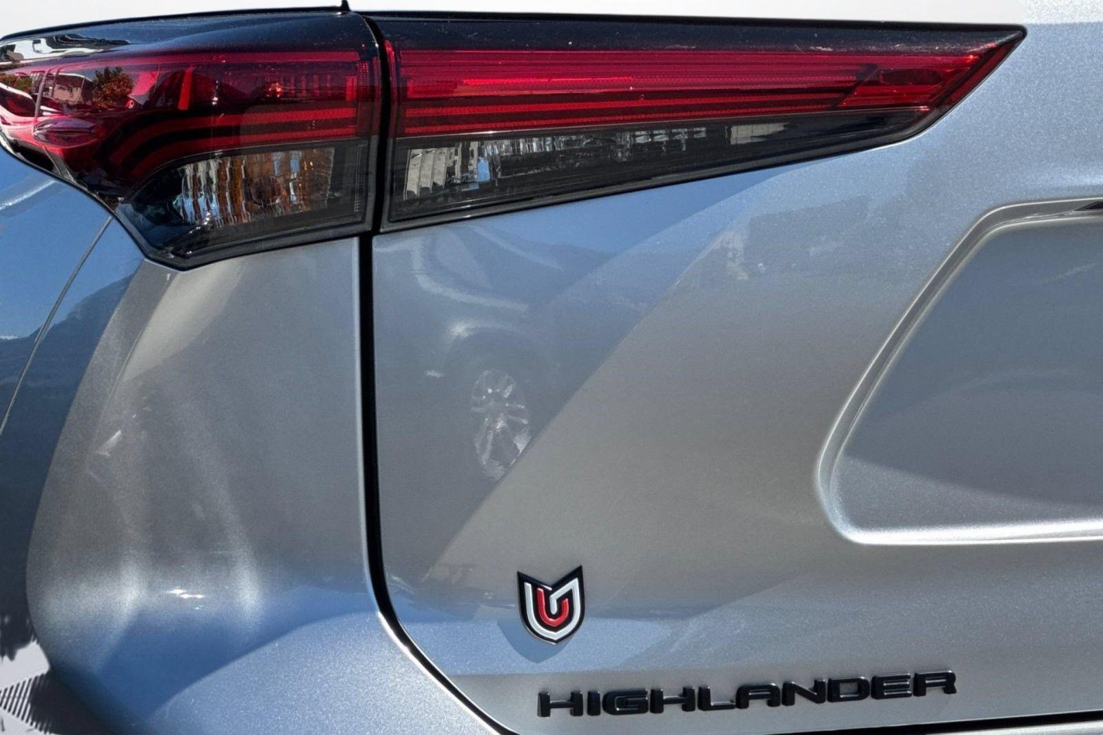 Used 2023 Toyota Highlander XLE FWD image 34