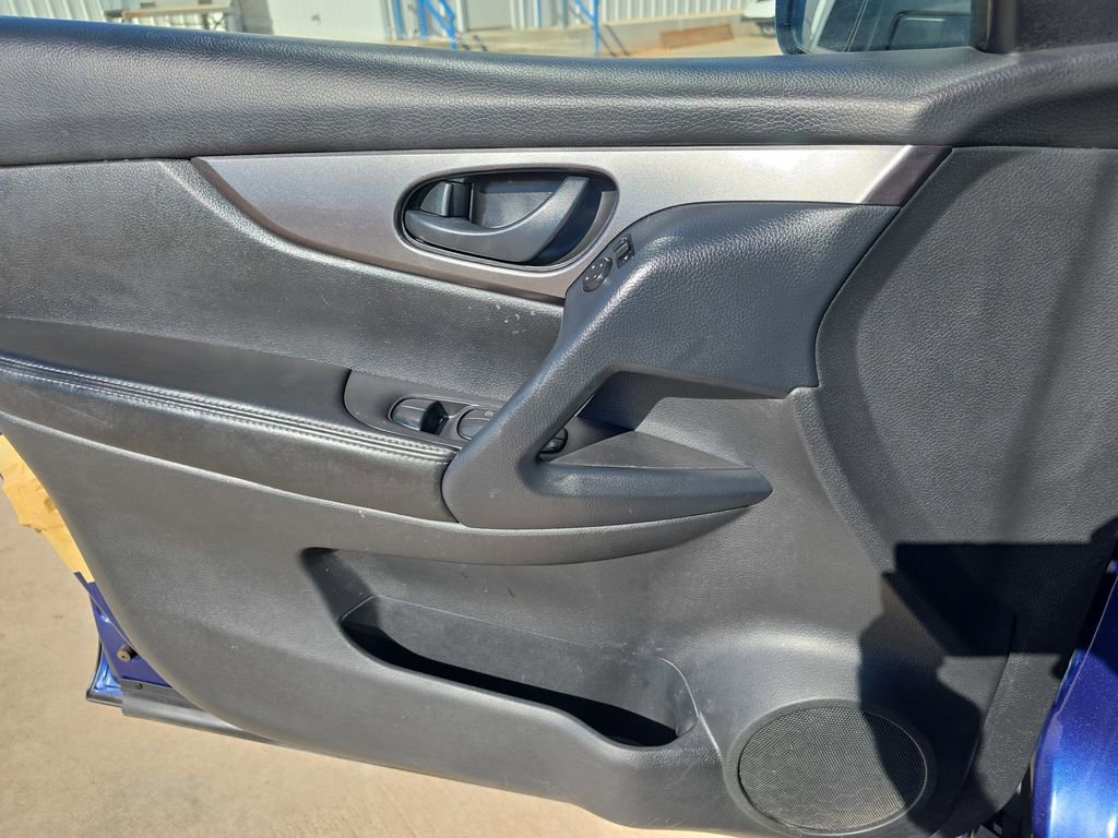 Used 2022 Nissan Rogue Sport S image 27