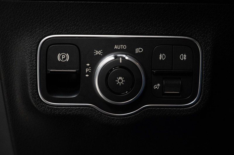 Certified 2024 Mercedes-Benz GLB 250 4MATIC image 18