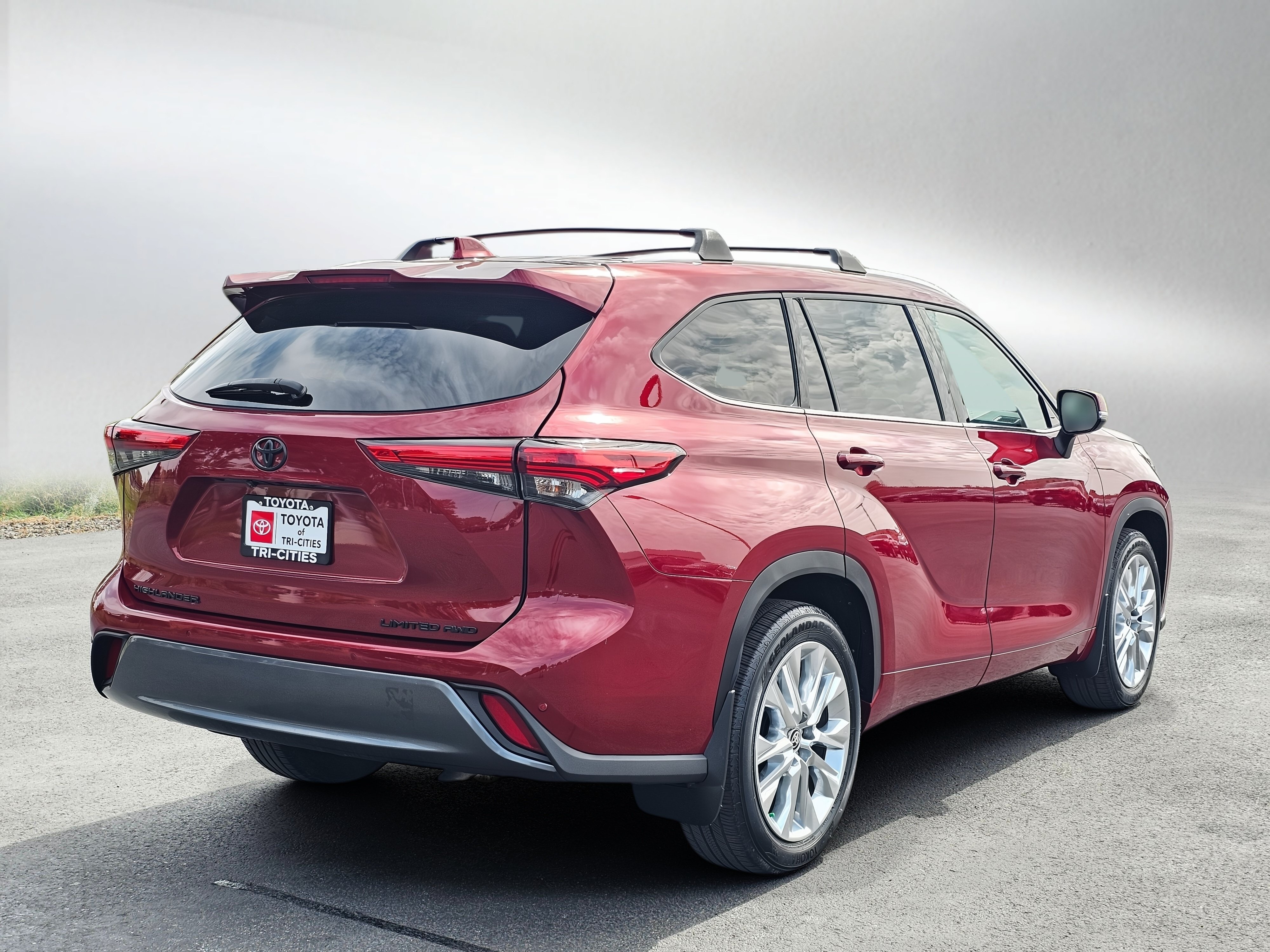 Used 2021 Toyota Highlander Limited AWD/4WD image 4