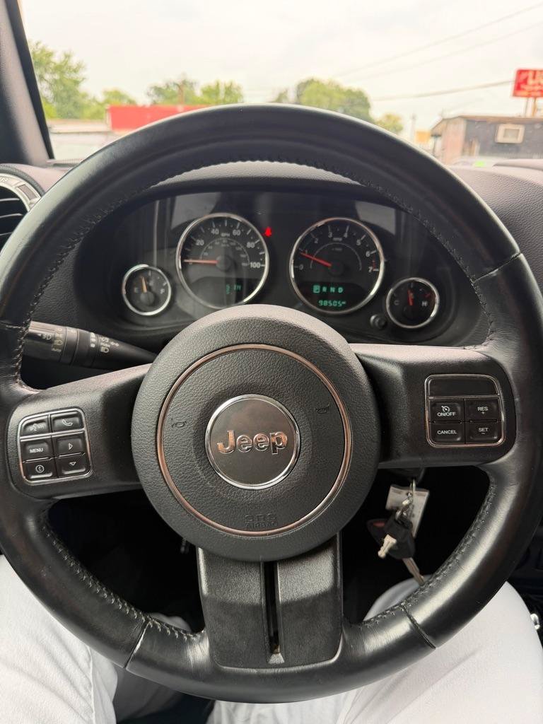 Used 2017 Jeep Wrangler Unlimited Sahara w/ Connectivity Group AWD/4WD image 13