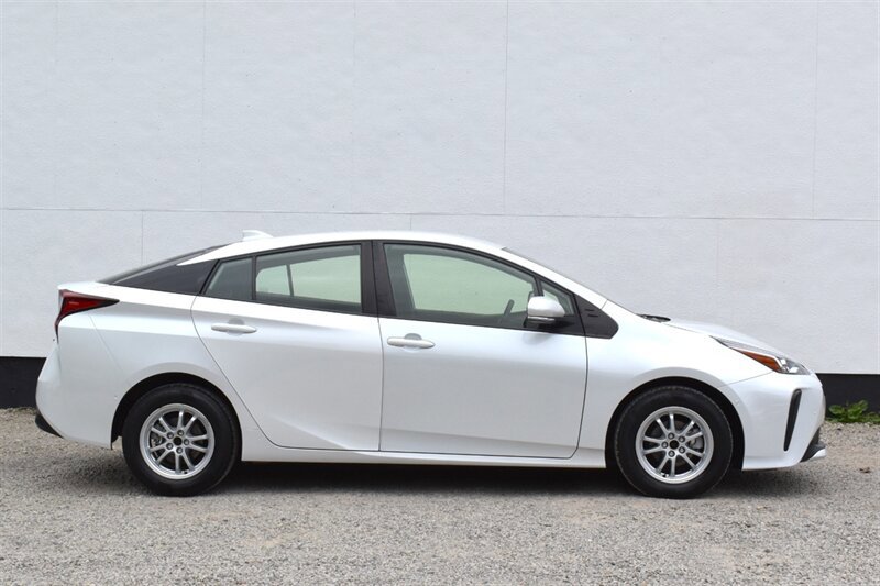 Used 2022 Toyota Prius LE FWD image 6