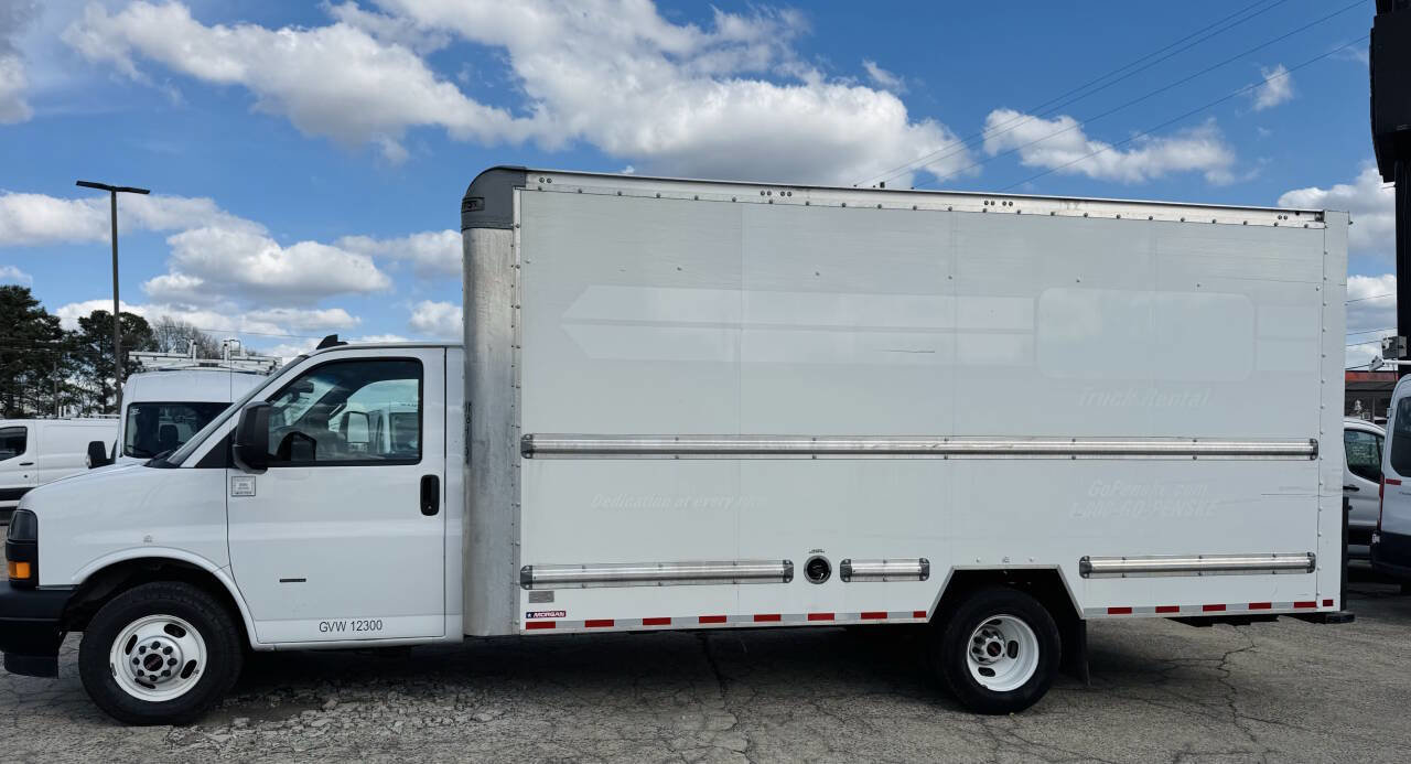 Used 2022 GMC Savana 3500 Extended w/ Power Convenience Package RWD image 6