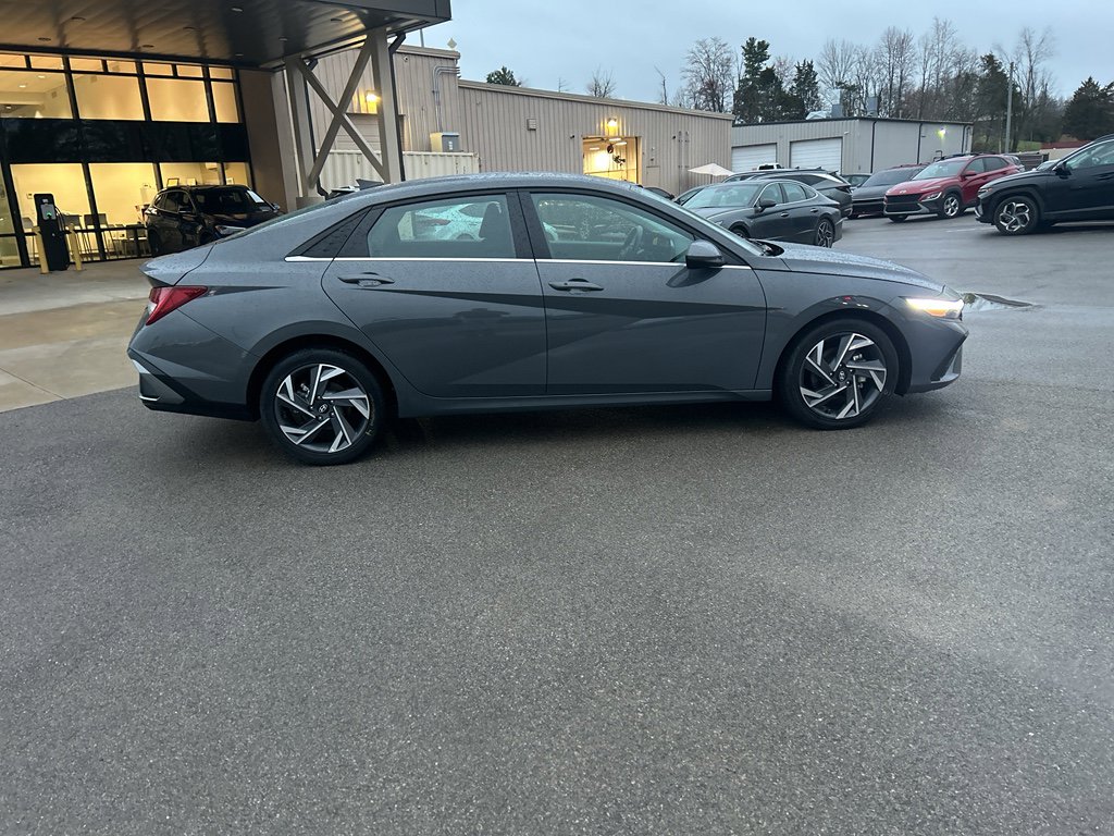 Used 2025 Hyundai Elantra SEL image 8