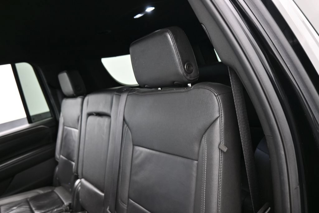 Used 2024 Chevrolet Suburban LT RWD image 32