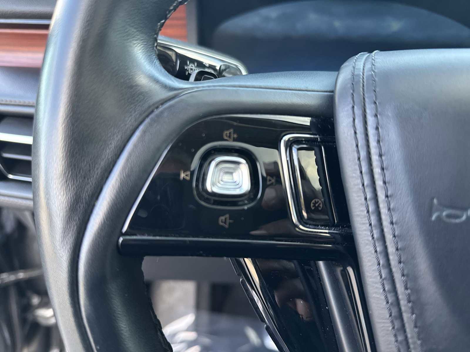 Used 2023 Lincoln Aviator Reserve AWD/4WD image 22